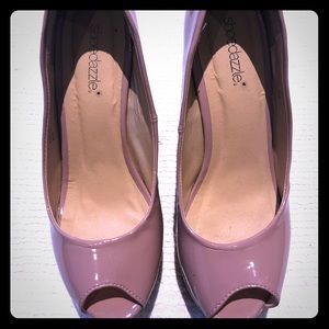 Shoedazzle Patent leather mauve wedge